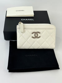 Quilted Caviar Zip Card Holder White