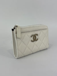 Quilted Caviar Zip Card Holder White