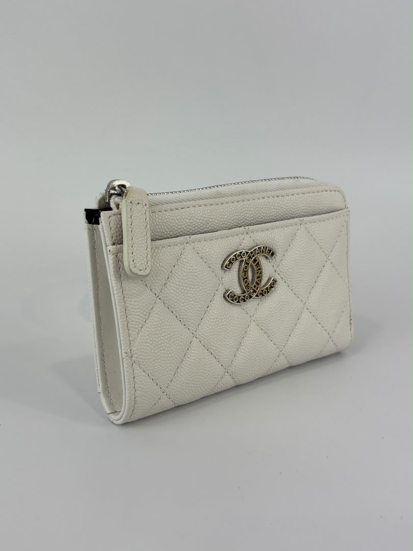 Quilted Caviar Zip Card Holder White