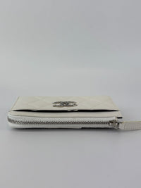 Quilted Caviar Zip Card Holder White