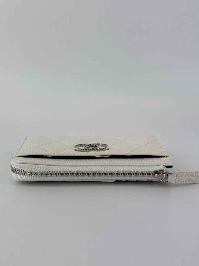 Quilted Caviar Zip Card Holder White