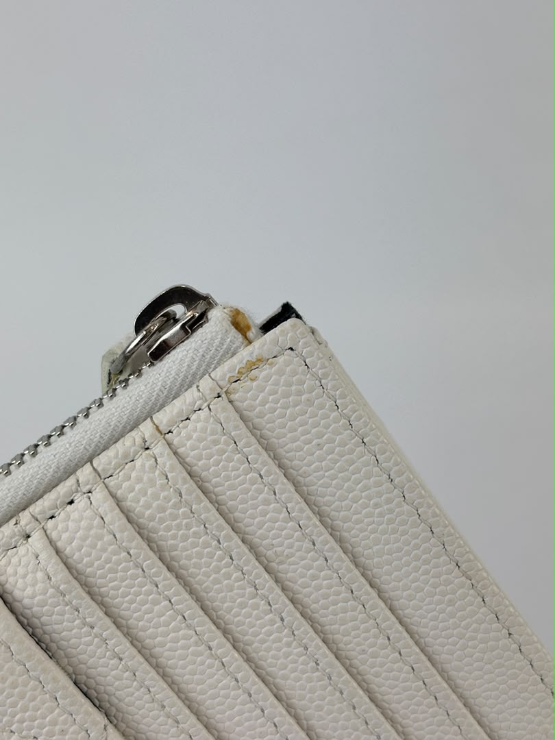 Quilted Caviar Zip Card Holder White