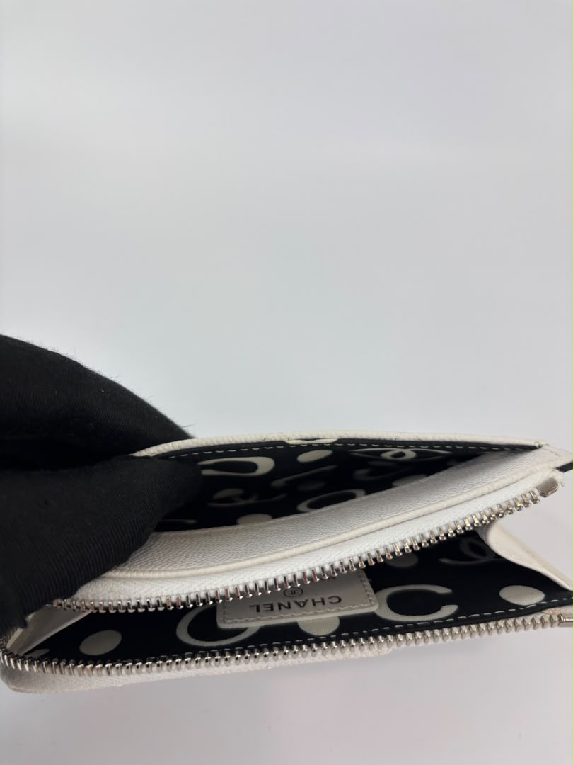 Quilted Caviar Zip Card Holder White