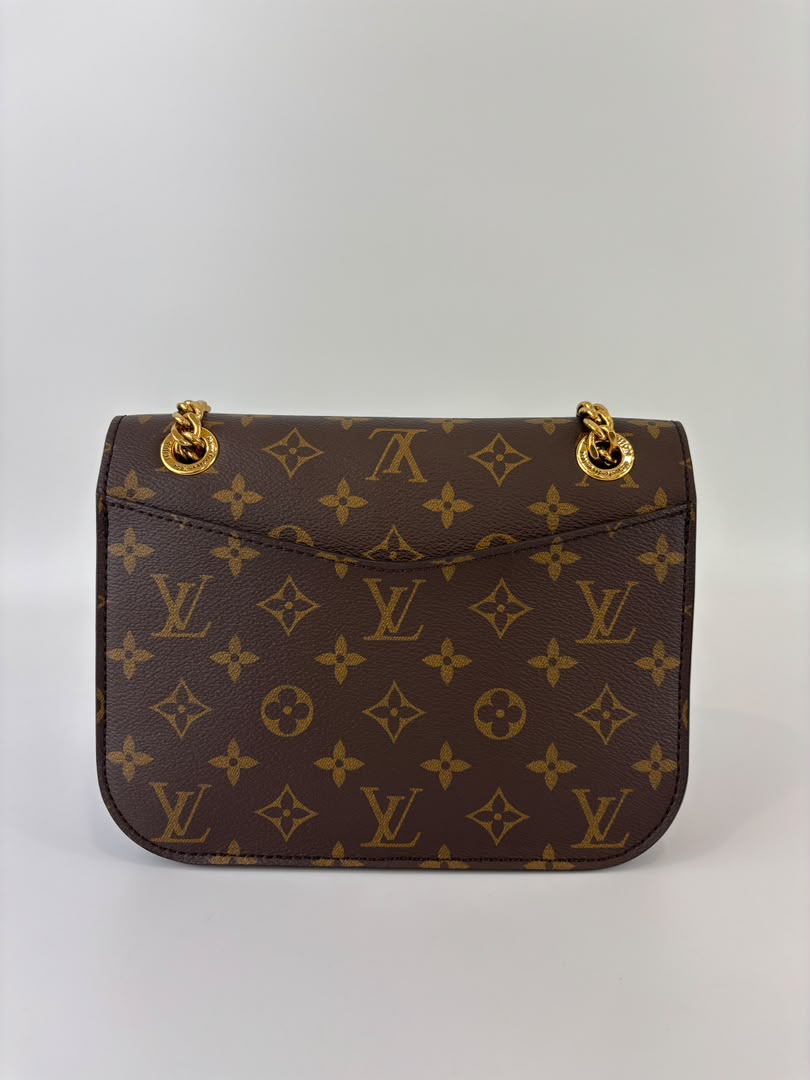 M45592 Monogram Canvas Passy Chain Bag