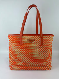 1BG552 Re-Nylon Saffiano Triangolo Symbole Shopping Tote Orange