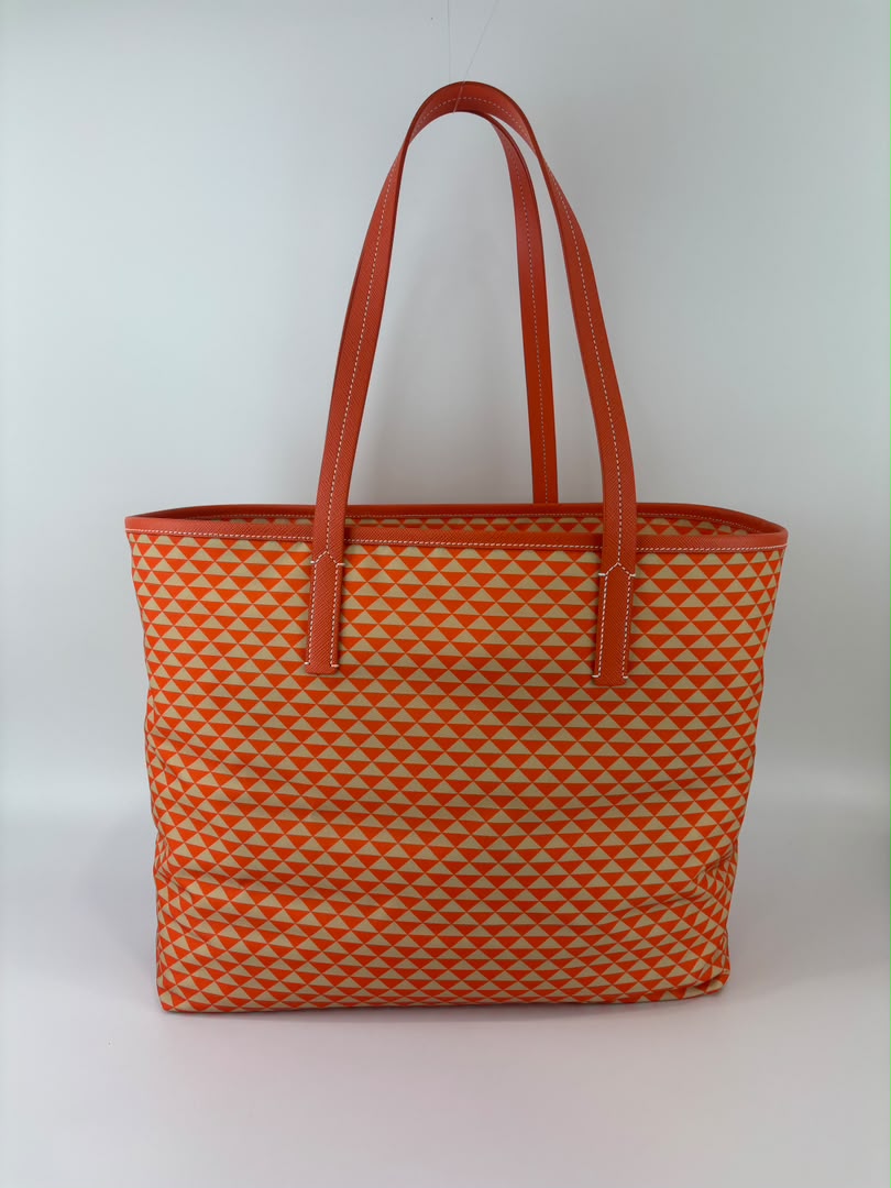 1BG552 Re-Nylon Saffiano Triangolo Symbole Shopping Tote Orange