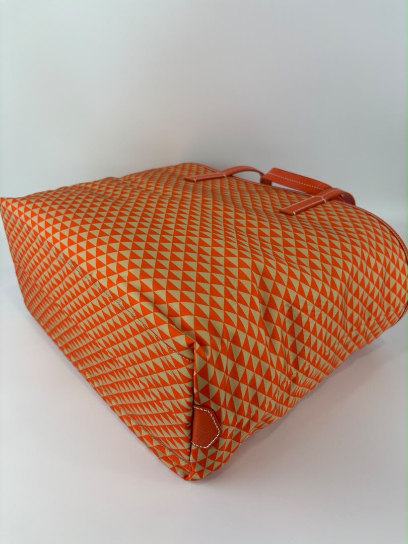 1BG552 Re-Nylon Saffiano Triangolo Symbole Shopping Tote Orange