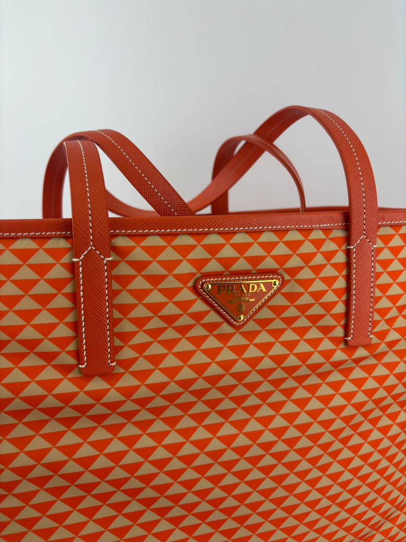 1BG552 Re-Nylon Saffiano Triangolo Symbole Shopping Tote Orange