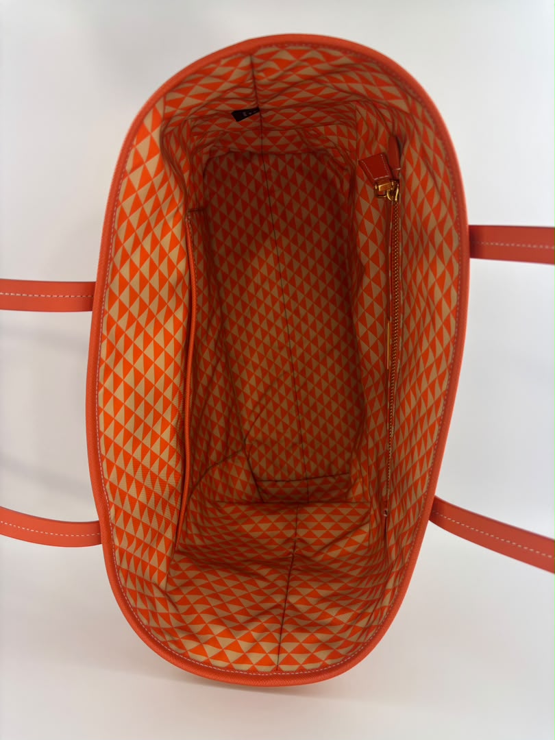 1BG552 Re-Nylon Saffiano Triangolo Symbole Shopping Tote Orange
