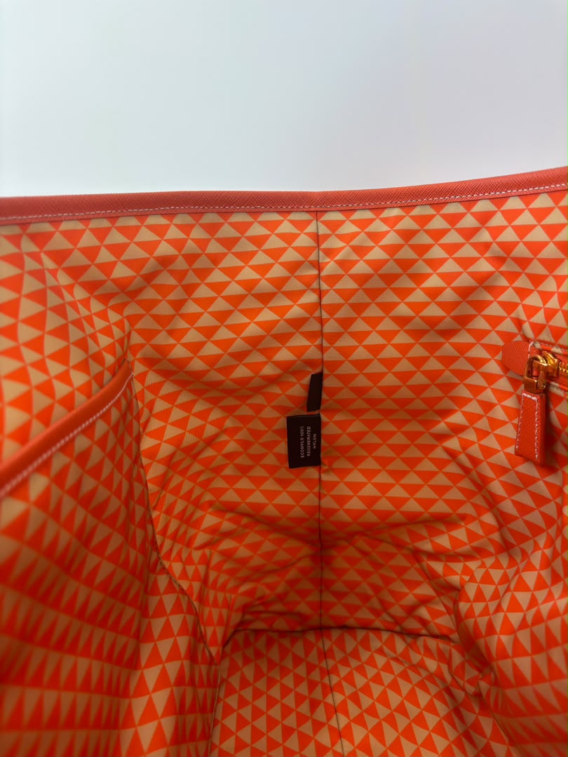 1BG552 Re-Nylon Saffiano Triangolo Symbole Shopping Tote Orange