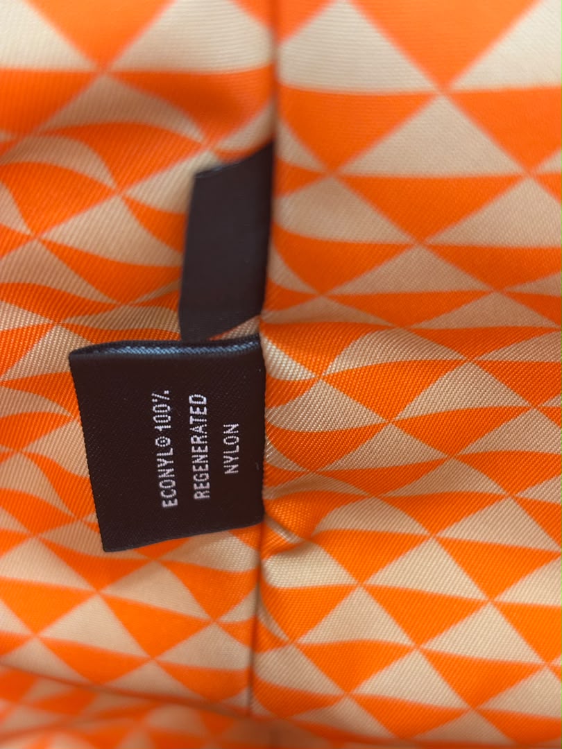 1BG552 Re-Nylon Saffiano Triangolo Symbole Shopping Tote Orange