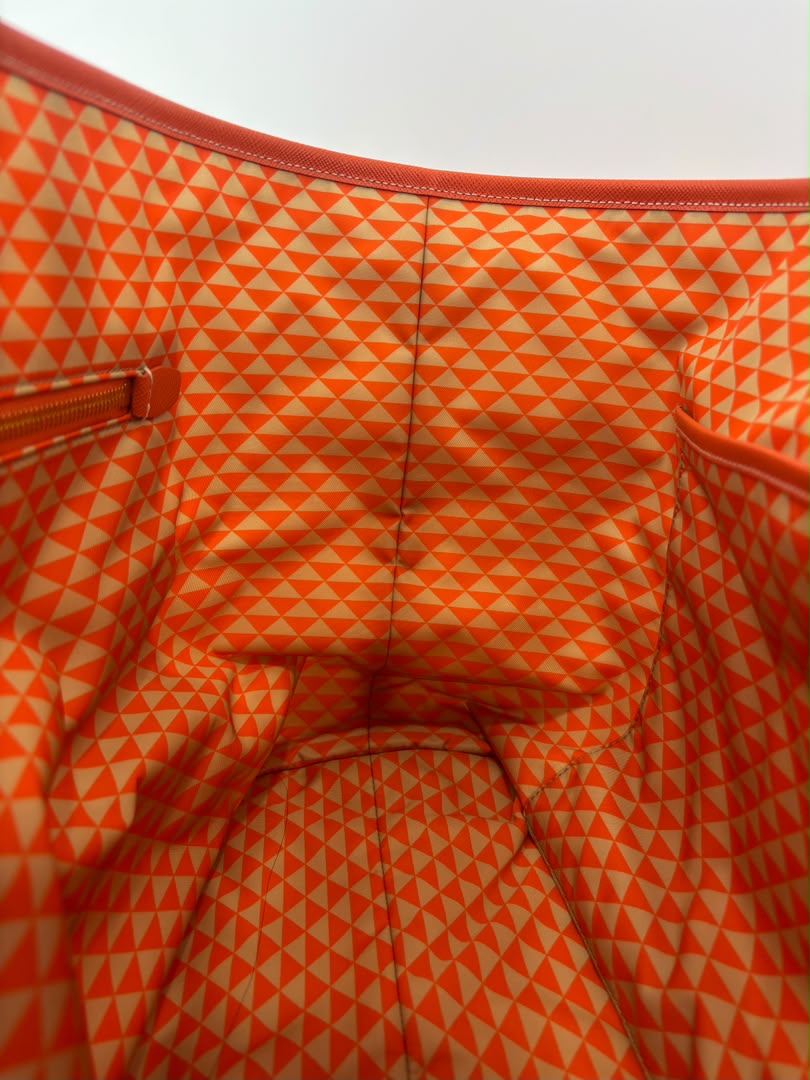 1BG552 Re-Nylon Saffiano Triangolo Symbole Shopping Tote Orange