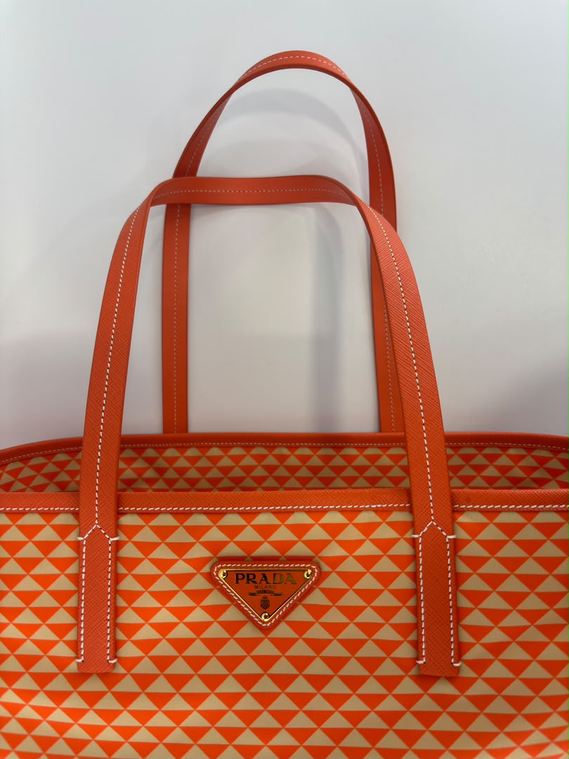 1BG552 Re-Nylon Saffiano Triangolo Symbole Shopping Tote Orange