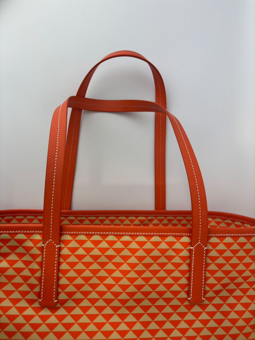 1BG552 Re-Nylon Saffiano Triangolo Symbole Shopping Tote Orange