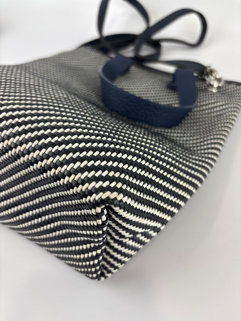 Vintage Ahmedabad Diago PM Tote Black / White / Navy
