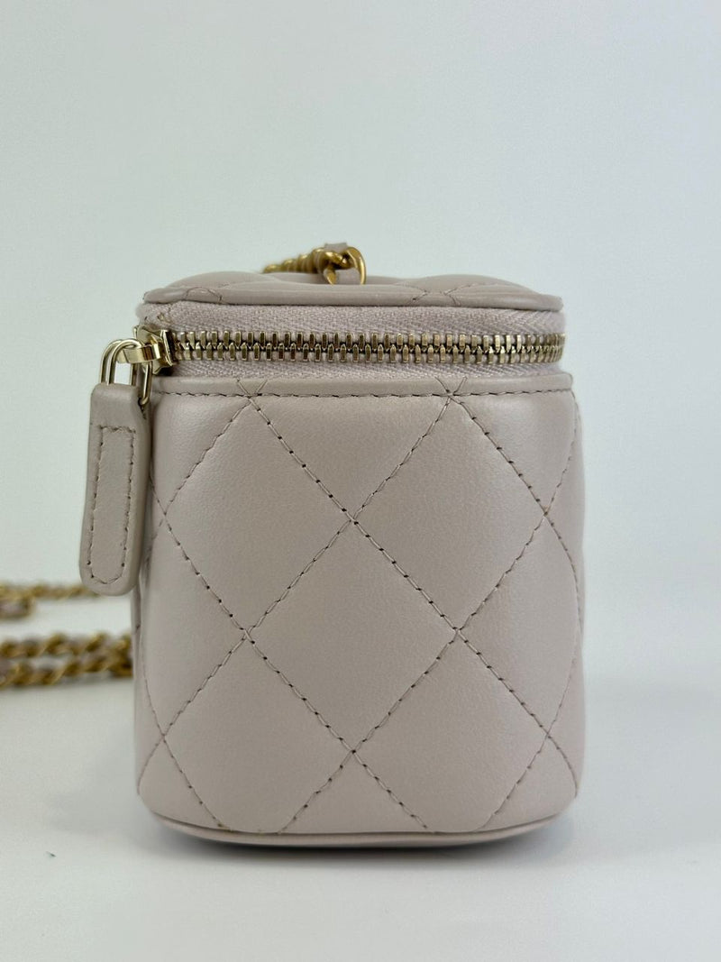 Classic Mini Pearl Crush Vanity With Chain Lilac Pink Lambskin AGHW