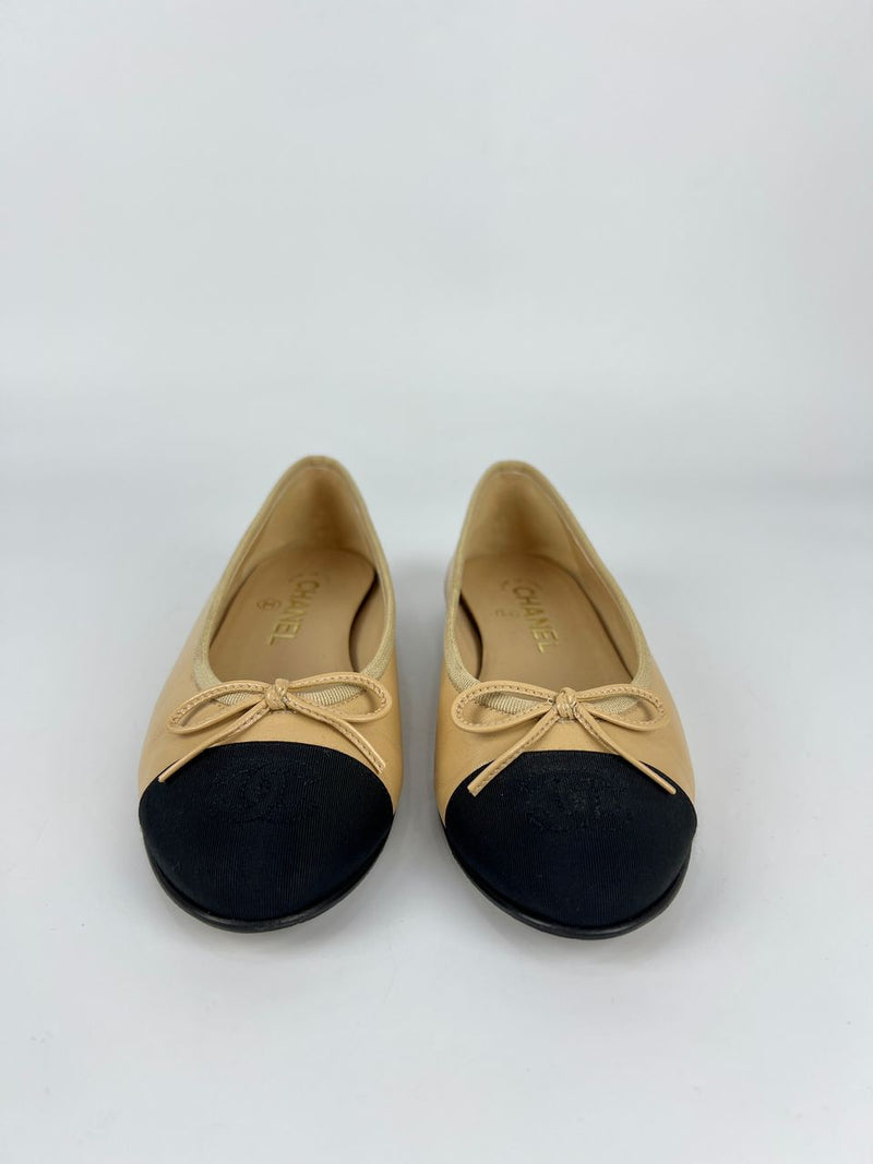 Ballet Flats Beige Lambskin, Black Grosgrain Size 36 C