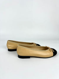 Ballet Flats Beige Lambskin, Black Grosgrain Size 36 C