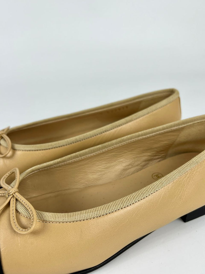 Ballet Flats Beige Lambskin, Black Grosgrain Size 36 C