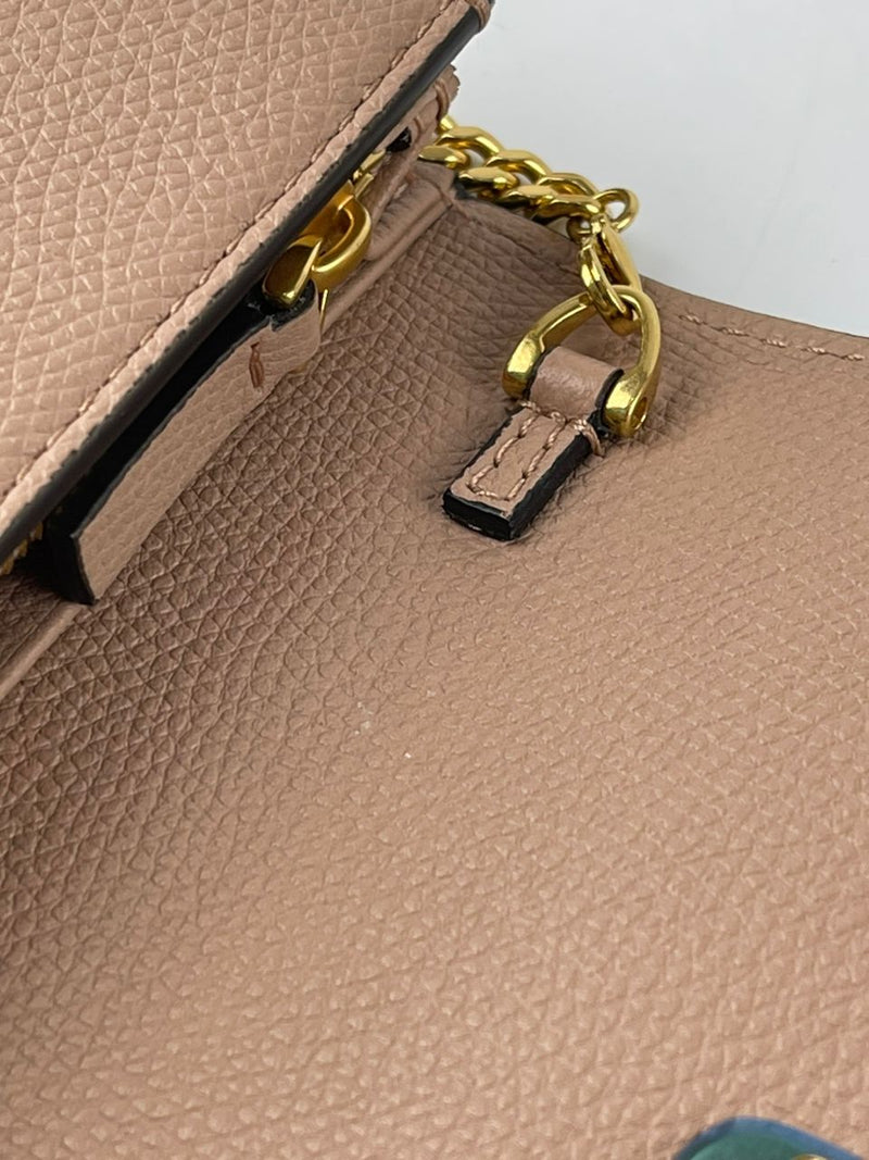 VLogo Signature Grainy Calfskin Wallet On Chain in Pink