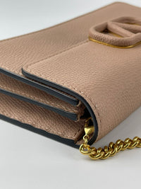 VLogo Signature Grainy Calfskin Wallet On Chain in Pink