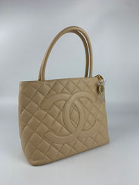 Medallion Tote in Beige Caviar GHW