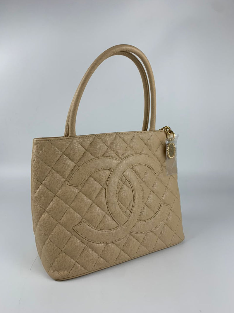 Medallion Tote in Beige Caviar GHW