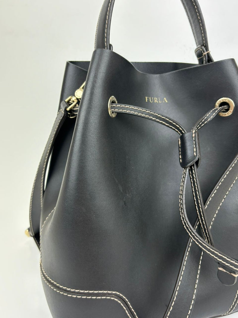 Stacy Drawstring Bucket Bag in Onyx