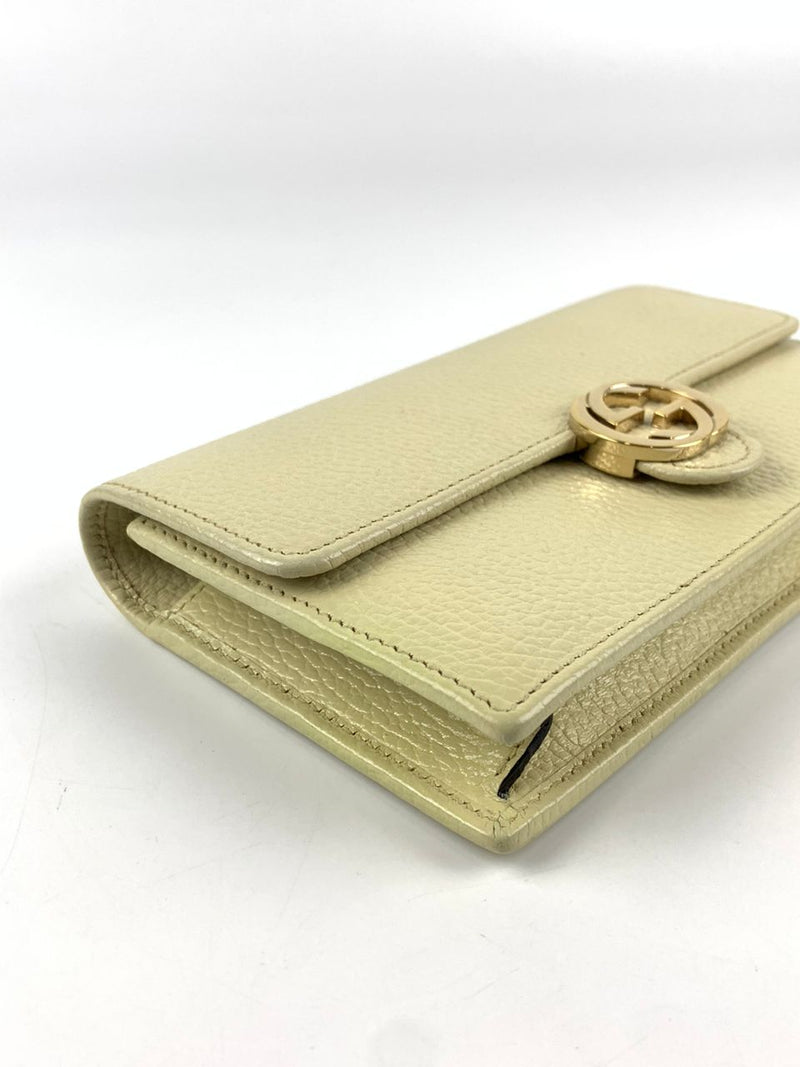 615523 Icon GG Interlocking Wallet on Chain in White