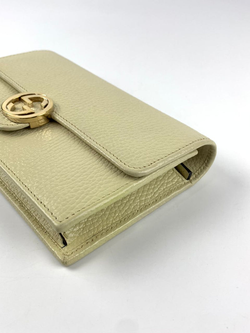 615523 Icon GG Interlocking Wallet on Chain in White