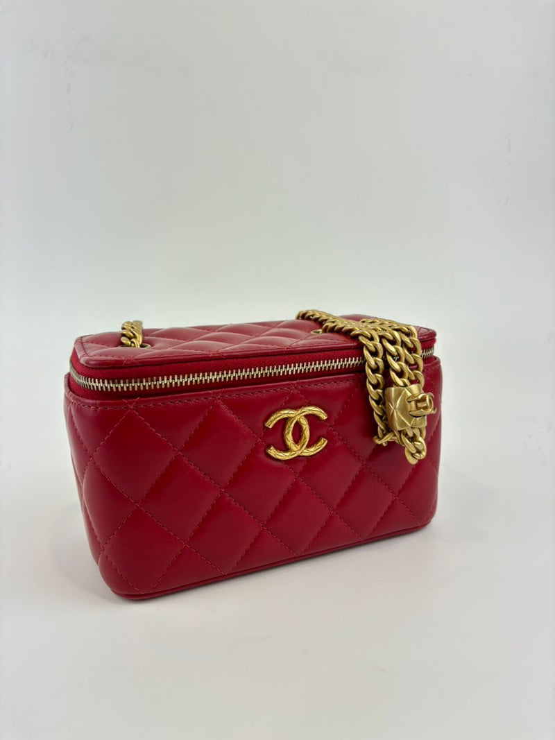 AP3044 Quilted Small Pillow Crush Vanity Case With Chain Red Lambskin GHW