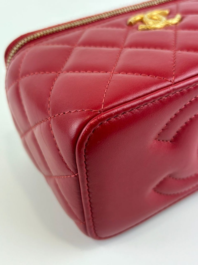 AP3044 Quilted Small Pillow Crush Vanity Case With Chain Red Lambskin GHW