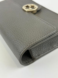 Interlocking GG Wallet on Chain Grey Pebbled Leather