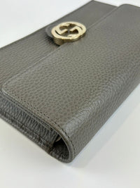 Interlocking GG Wallet on Chain Grey Pebbled Leather