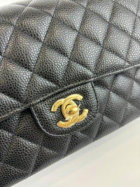 Medium 11.12 Classic Flap Black Caviar GHW