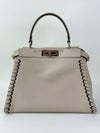 8BN290 Vitello Seta Lace Up Medium Peekaboo Iconic Satchel Grigio Polvere