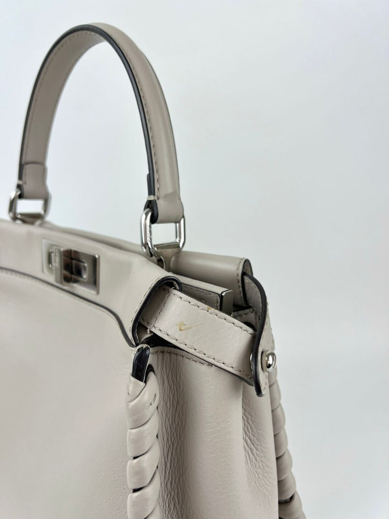 8BN290 Vitello Seta Lace Up Medium Peekaboo Iconic Satchel Grigio Polvere