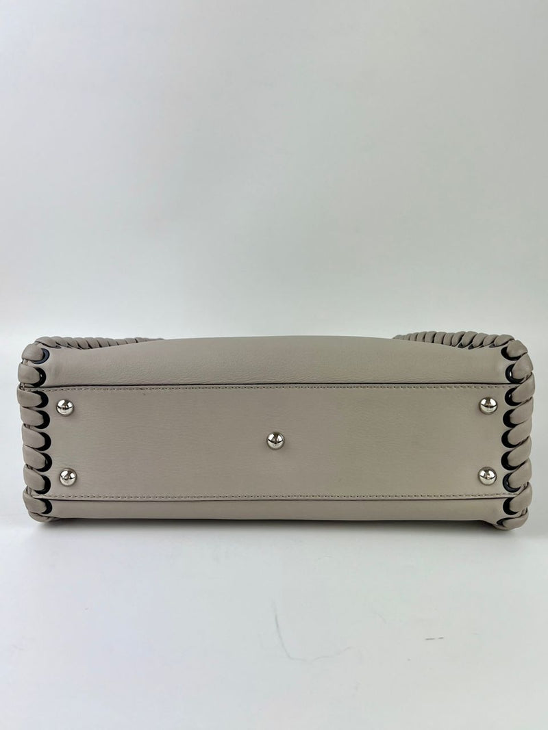 8BN290 Vitello Seta Lace Up Medium Peekaboo Iconic Satchel Grigio Polvere