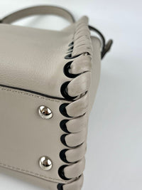 8BN290 Vitello Seta Lace Up Medium Peekaboo Iconic Satchel Grigio Polvere