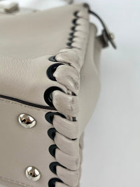 8BN290 Vitello Seta Lace Up Medium Peekaboo Iconic Satchel Grigio Polvere