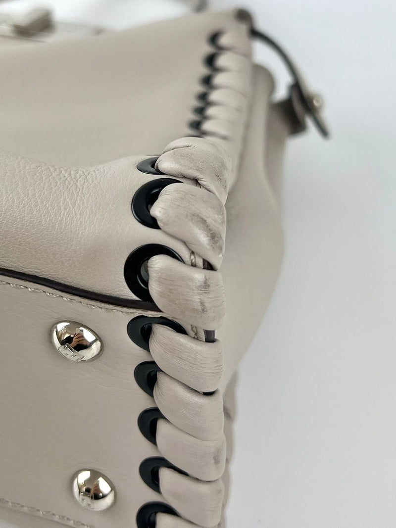 8BN290 Vitello Seta Lace Up Medium Peekaboo Iconic Satchel Grigio Polvere