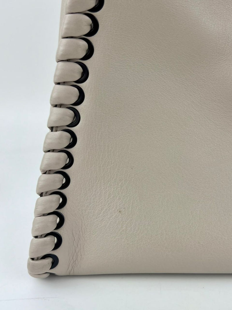 8BN290 Vitello Seta Lace Up Medium Peekaboo Iconic Satchel Grigio Polvere