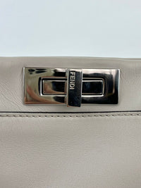 8BN290 Vitello Seta Lace Up Medium Peekaboo Iconic Satchel Grigio Polvere