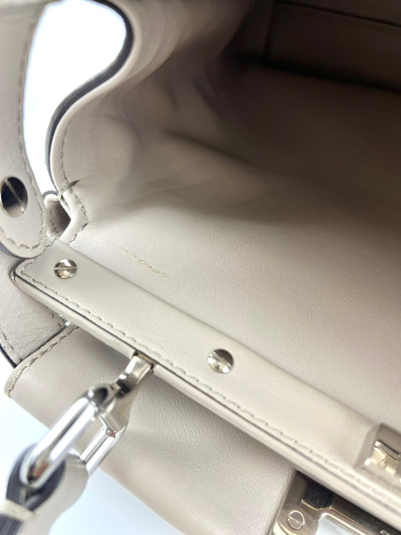 8BN290 Vitello Seta Lace Up Medium Peekaboo Iconic Satchel Grigio Polvere