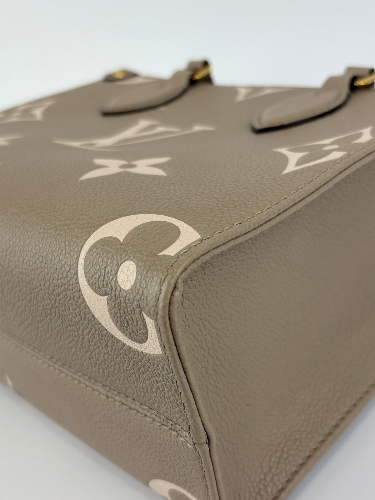 Louis Vuitton OnTheGo PM Bicolour Monogram Empreinte Tourterelle/Creme - Glampot