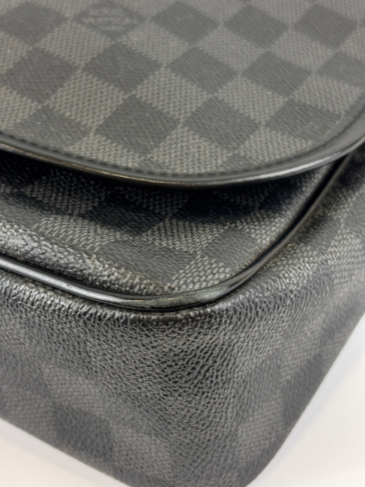 Damier Graphite Daniel Messenger Bag - Glampot
