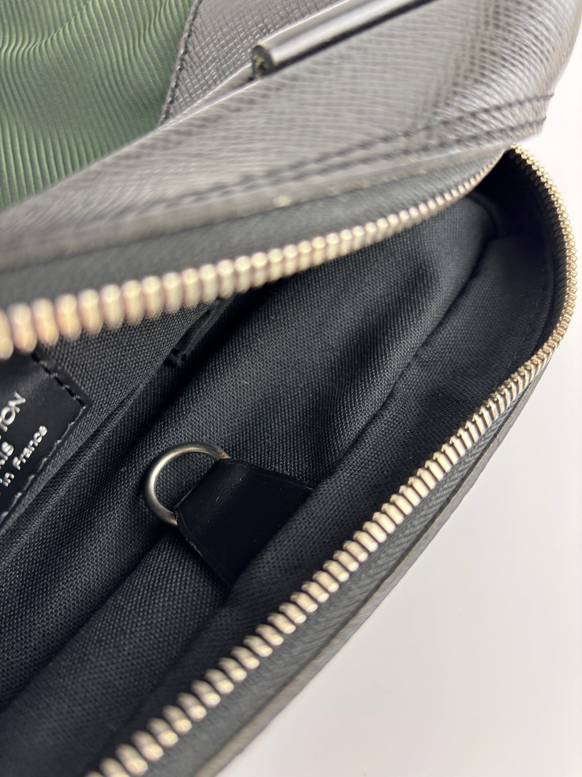 Black Taiga Leather / Green Beluga Messenger Bag - Glampot