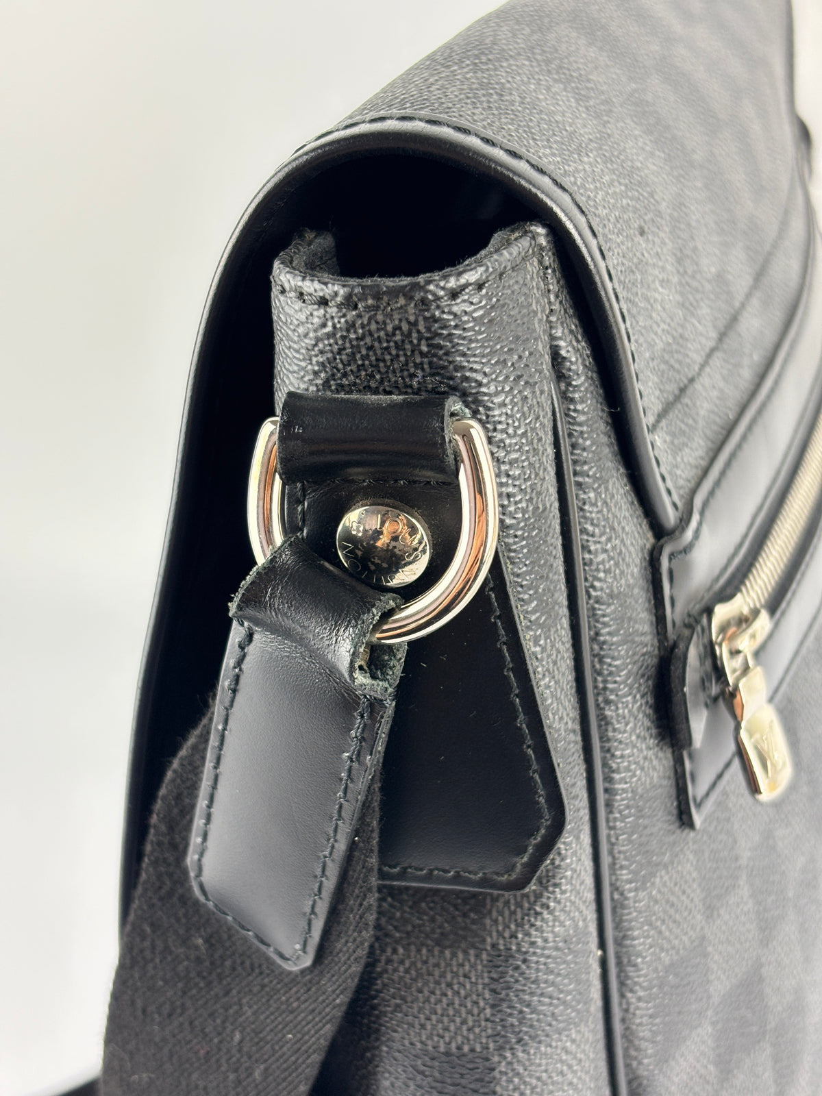 Damier Graphite Daniel Messenger Bag - Glampot