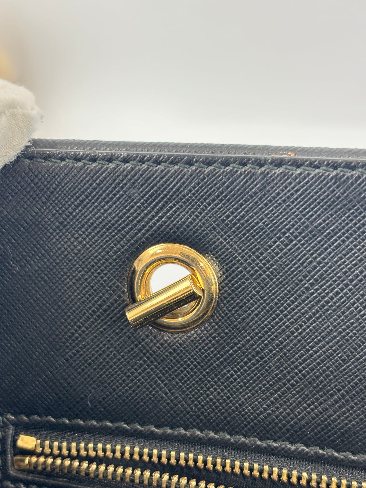 Salvatore Ferragamo Vara Ribbon Chain Shoulder Tote in Black - Glampot