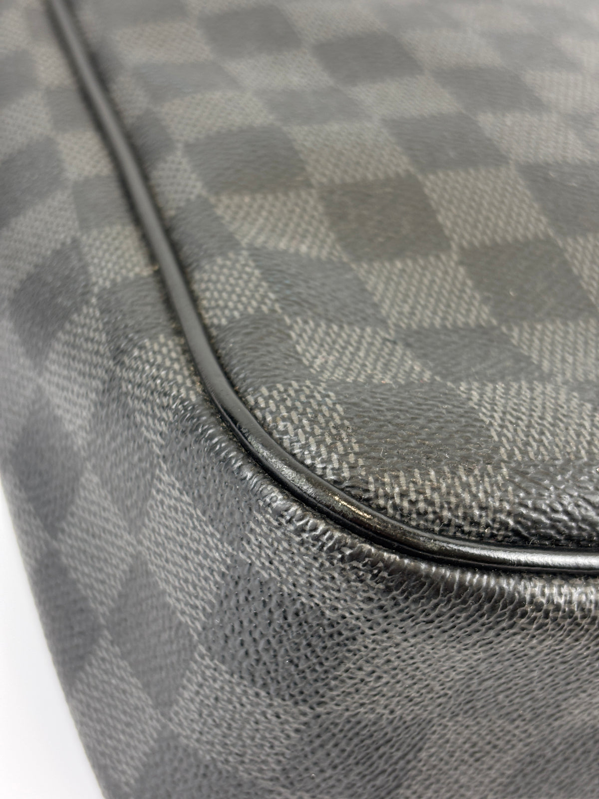 Damier Graphite Daniel Messenger Bag - Glampot